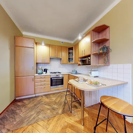 Sunny Corner Saska Kepa *